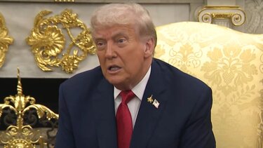 Τραμπ, Καρφίτσα