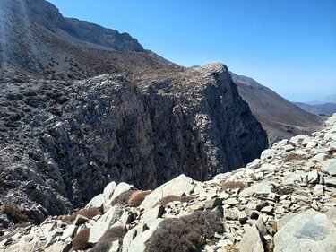 Περπάτησαν τις υπώρειες της Δίκτης και στη σκιά των γιγάντων της Δίκτης 