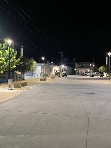 Έμπαρος, Πλατεία