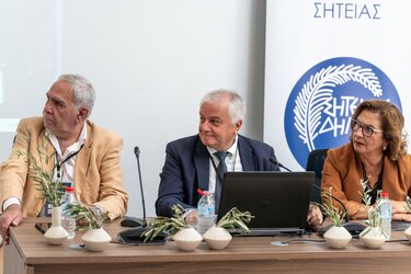 Κορυφαίοι φορείς και επαγγελματίες του τουριστικού κλάδου της Κρήτης συμμετείχαν στην ημερίδα με επίκεντρο τη βιώσιμη τουριστική ανάπτυξη και την ουσία της κρητικής φιλοξενίας.