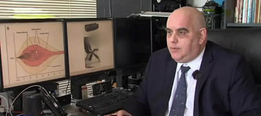 Ο κ. Τσιάμπας εκτιμά ότι η χειροβομβίδα «έσκασε» στα χέρια του 39χρονου που ακρωτηριάστηκε, ωστόσο σε κάθε περίπτωση αναμένει το πόρισμα του ιατροδικαστή.