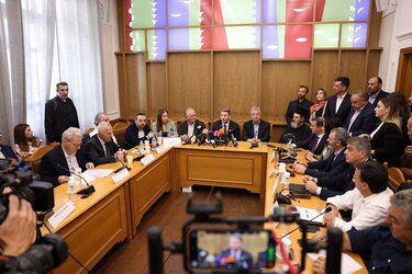 Ανδρουλάκης, Σύσκεψη 