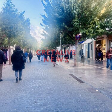 Black... Sunday: Ανοιχτά καταστήματα, προσφορές και καλοκαιρία γέμισαν το κέντρο