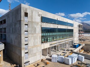 Αεροδρόμιο Καστελίου, Κατασκευή