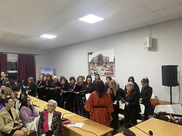 «Σπάμε την σιωπή»: Το ηχηρό μήνυμα της εκδήλωσης για την βία κατά των γυναικών, που πραγματοποιήθηκε, με επιτυχία, στους Αγίους Δέκα