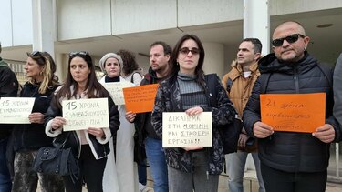 Αρχαιολόγοι, Διαμαρτυρία