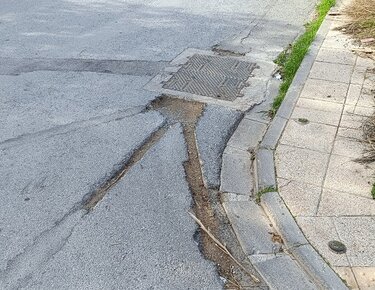 Μεσαμπελιές, Μπαλώματα, Δρόμοι