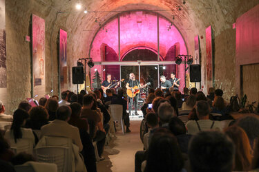 Στην πύλη Ιησού ο Δήμαρχος Ηρακλείου για τη συναυλία του Μάνου Παπαδάκη στο πλαίσιο των εκδηλώσεων «Χριστούγεννα στην Πόλη 2025» 