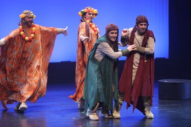 Θανάσης Τσεκούρας, Παράσταση