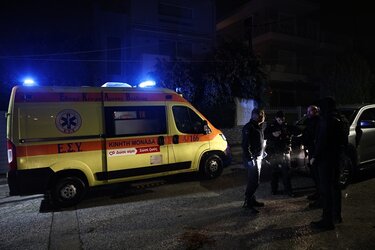 Τραγωδία στην Άνω Γλυφάδα: Νεκρή πεζή από αυτοκίνητο που παρασύρθηκε από τα νερά