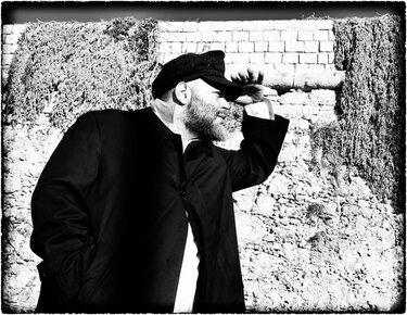 Μεσοπέλαγα, Θεατρική Παράσταση