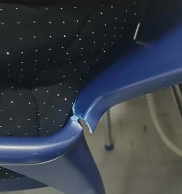 Σπασμένη καρέκλα, Βενιζέλειο