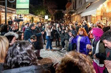 Χορός καντάδες κρητικά παλιά πόλη Ρέθυμνο