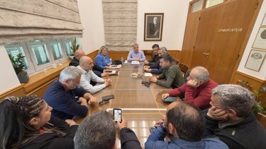 Συνάντηση Περιφερειάρχη Κρήτης με τη ΔΟΕ για τις ανάγκες της Πρωτοβάθμιας Εκπαίδευσης