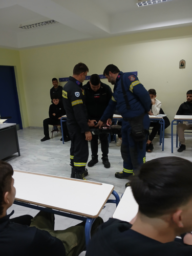 ΕΠΑ.Λ. Βρυσών Μάθημα ζωής από την Πυροσβεστική Υπηρεσία