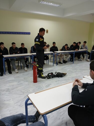 ΕΠΑ.Λ. Βρυσών Μάθημα ζωής από την Πυροσβεστική Υπηρεσία