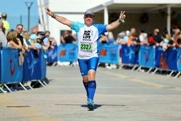 ​SHE RUNS - SHE RISES