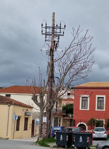 Αρχάνες: "Κινδυνεύουν άνθρωποι και περιουσίες από τον ελαττωματικό στύλο – Θα αναλάβει κανείς την ευθύνη;"