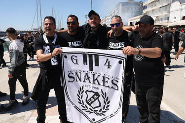 Εντυπωσιακές εικόνες: Οι φίλοι του ΟΦΗ έκαναν τον Βόλο... Καμίνια