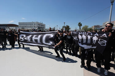 Εντυπωσιακές εικόνες: Οι φίλοι του ΟΦΗ έκαναν τον Βόλο... Καμίνια