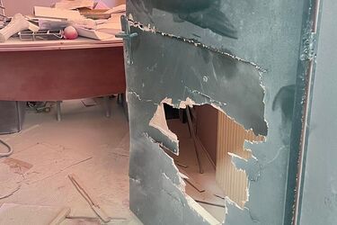 "Βομβαρδισμένο" το 5ο Γυμνάσιο και Λύκειο Γλυφάδας μετά την επιδρομή διαρρηκτών 