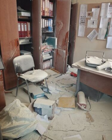 "Βομβαρδισμένο" το 5ο Γυμνάσιο και Λύκειο Γλυφάδας μετά την επιδρομή διαρρηκτών 