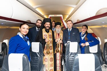 Το Άγιο Φως έφτασε στην Κύπρο από τα Ιεροσόλυμα με ειδική πτήση της AEGEAN