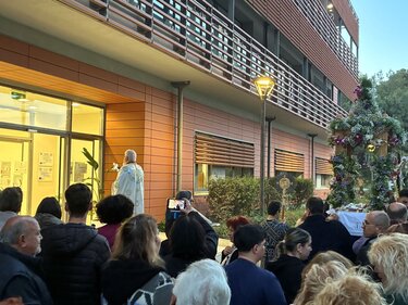 Ηράκλειο: Με ευλάβεια, βαθιά πίστη και συγκίνηση η περιφορά του Επιταφίου στο Βενιζέλειο!