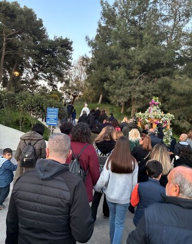 Ηράκλειο: Με ευλάβεια, βαθιά πίστη και συγκίνηση η περιφορά του Επιταφίου στο Βενιζέλειο!