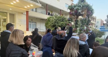 Ηράκλειο: Με ευλάβεια, βαθιά πίστη και συγκίνηση η περιφορά του Επιταφίου στο Βενιζέλειο!