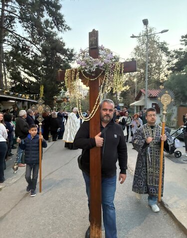 Ηράκλειο: Με ευλάβεια, βαθιά πίστη και συγκίνηση η περιφορά του Επιταφίου στο Βενιζέλειο!