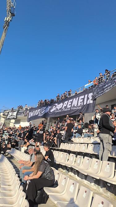 Φωτογραφίες μέσα από το Πανθεσσαλικό, στις εξέδρες των φίλων του ΟΦΗ