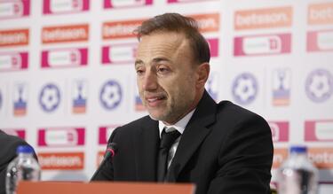 Χρήστος Κόντης: «Δεν μπορώ να φτάσω τον Γκέραρντ, είμαι ένας προπονητής που προσπαθεί να γράψει την δική του ιστορία»