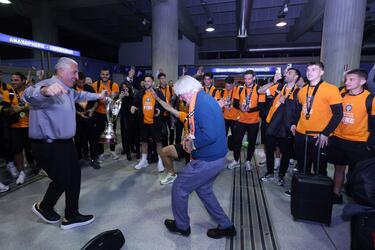 Ζεϊμπέκικο Μπούσης