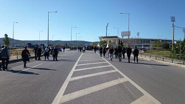 O κόσμος του ΟΦΗ καταφτάνει συνεχώς στο Πανθεσσαλικό: