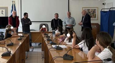 Μικροί μαθητές στο Δημαρχείο Βιάννου, είχαν συνάντηση με τον Δήμαρχο - Φωτογραφίες