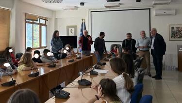 Μικροί μαθητές στο Δημαρχείο Βιάννου, είχαν συνάντηση με τον Δήμαρχο - Φωτογραφίες