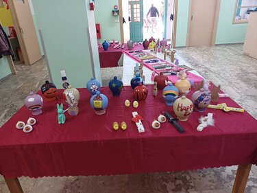 Στο πασχαλινό παζάρι του ΚΔΗΦΑμεΑ “Δικαίωμα στη Ζωή” Δήμου Μινώα Πεδιάδας στο Θραψανό, ο Δήμαρχος Μινώα Πεδιάδας και συνεργάτες του