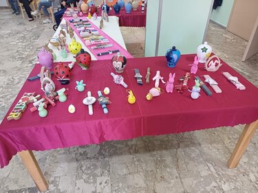 Στο πασχαλινό παζάρι του ΚΔΗΦΑμεΑ “Δικαίωμα στη Ζωή” Δήμου Μινώα Πεδιάδας στο Θραψανό, ο Δήμαρχος Μινώα Πεδιάδας και συνεργάτες του