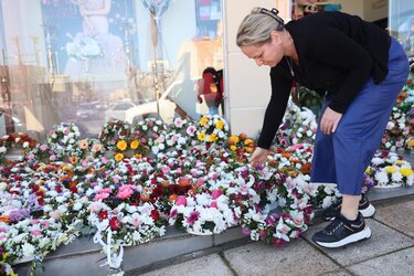 Στεφάνια, Μεγάλη Πέμπτη, Σταυρός