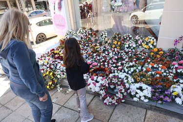 Στεφάνια, Μεγάλη Πέμπτη, Σταυρός