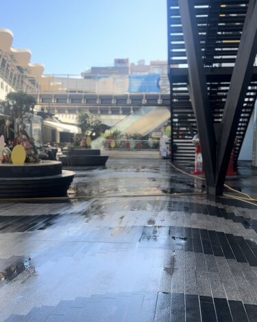 Talos Plaza, Πάσχα