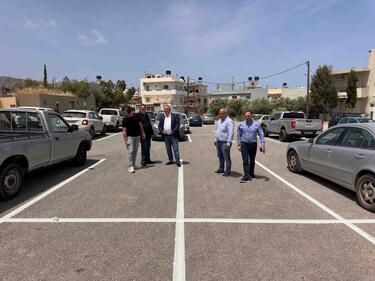 Νέα εικόνα στο πάρκινγκ δίπλα από το Δημαρχείο Μαλεβιζίου 