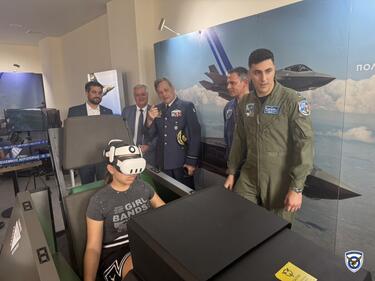 Η Πολεμική Αεροπορία "προσγειώθηκε" στα Χανιά με προσομοιωτές πτήσης και VR εμπειρίες - Φωτογραφίες