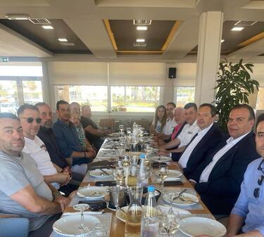 ΟΛΗ τραπέζι Μαρίνα