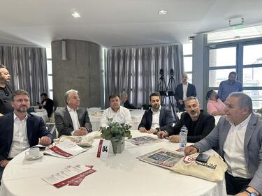 Σταύρος Αρναουτάκης, Φόρουμ