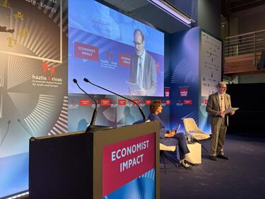 Συνέδριο, Economist