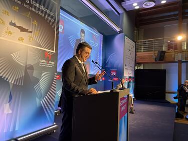 Τζιτζικώστας, Συνέδριο, Economist