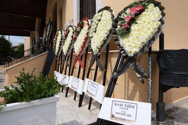 Συγκίνηση στο «τελευταίο αντίο» στον Τάκη Γκώνια