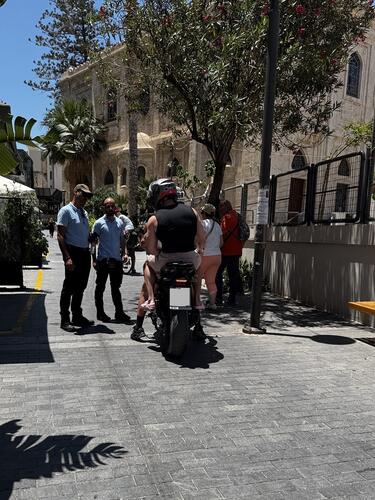 Ηράκλειο: Η Δημοτική Αστυνομία ενισχύει τους ελέγχους για ασφαλείς και προσβάσιμους δημόσιους χώρους